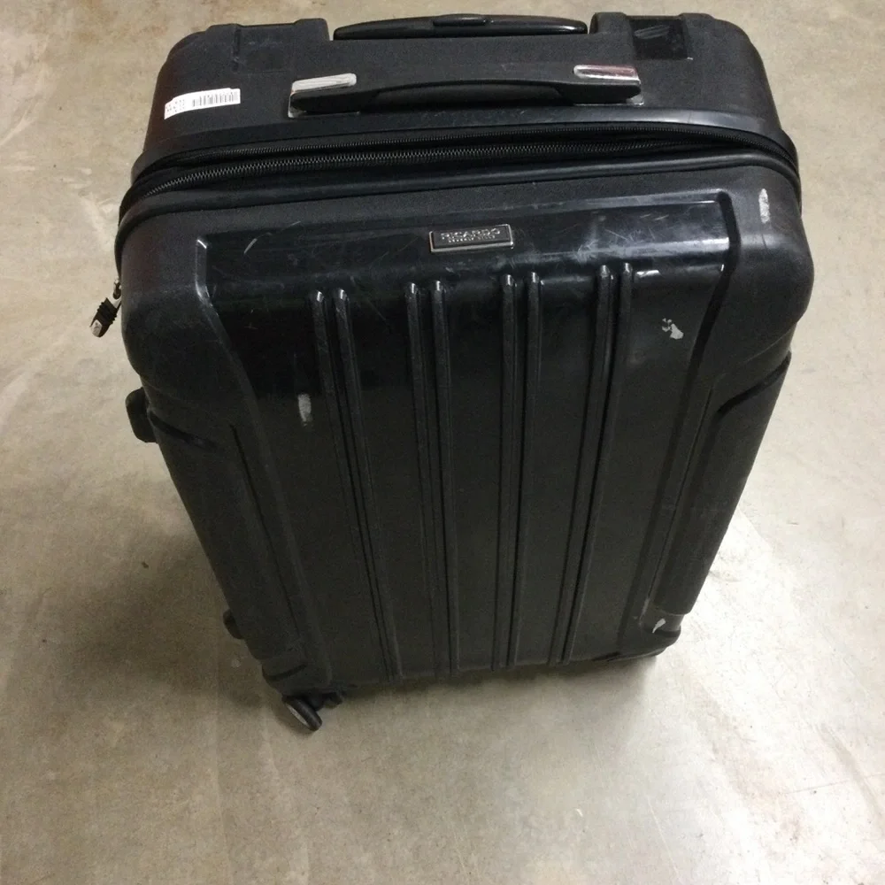 TravelSmith Black Hardside Spinner Suitcase